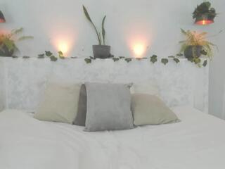 Sarha Lopezz webcam model stream image