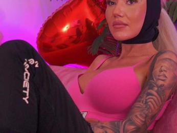 TheFallingAngel webcam model stream image