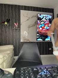 Abril10_ webcam model stream image