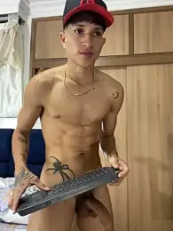 _CamiloBass stripchat stream image, 23.01.2026 00:40
