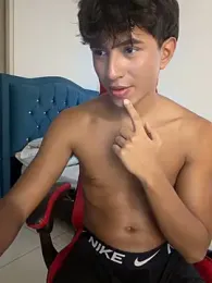 Leonarrrd_01 stripchat stream image