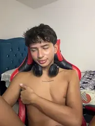 Leonarrrd_01 stripchat stream image